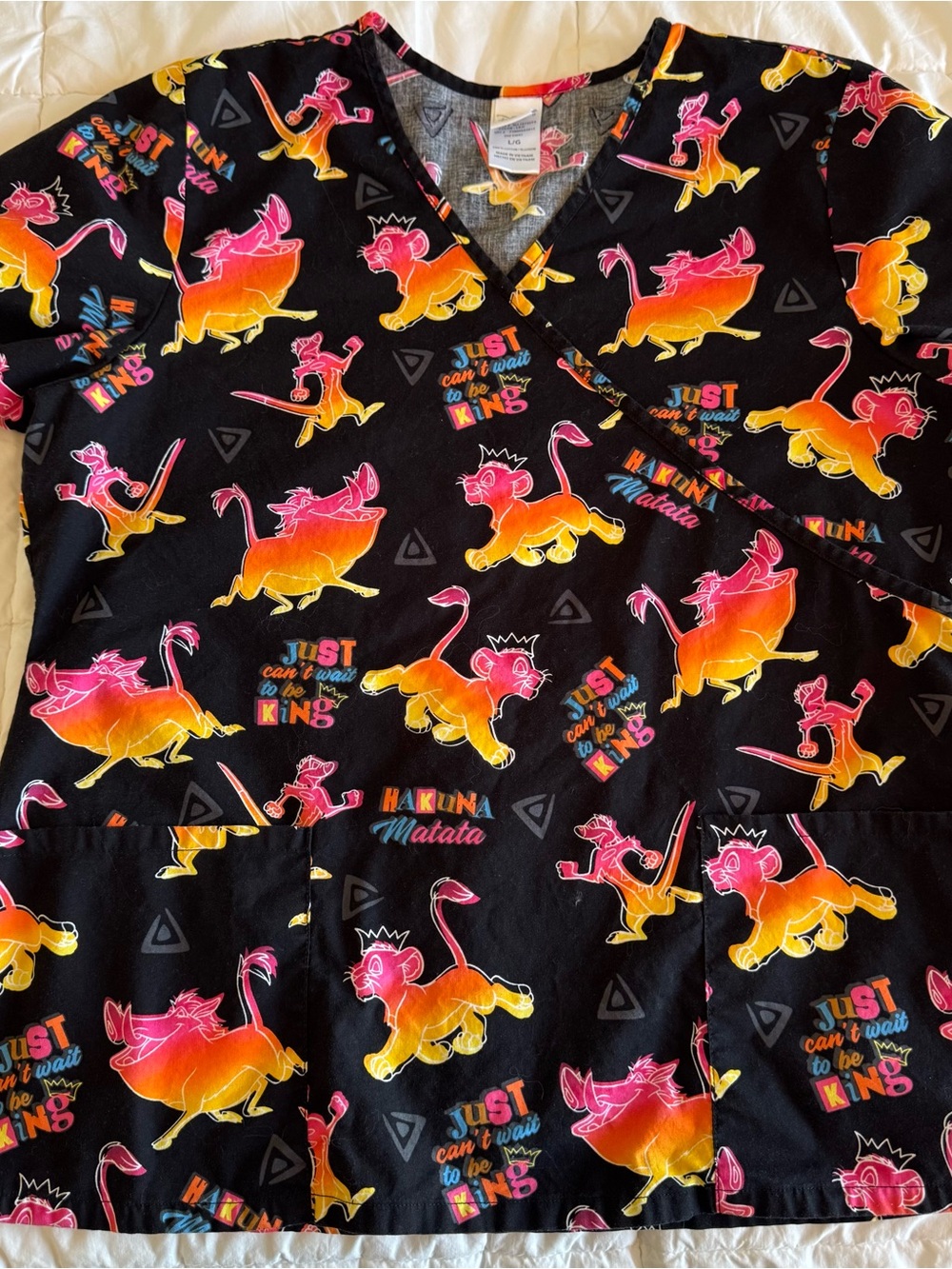 Disney Lion King Scrub Top Womens Large L 100% Cotton Black Hakuna Matata V-Neck